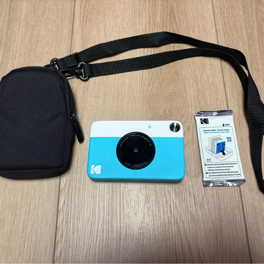 Kodak Printomatic Camera in Turquoise & White